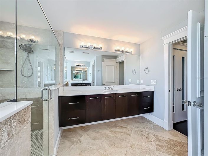 Image No.37-5 Bed Property for sale