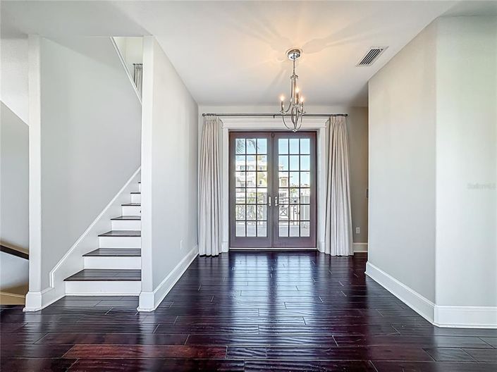 Image No.5-5 Bed Property for sale