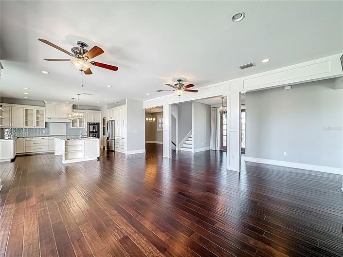 Image No.8-5 Bed Property for sale