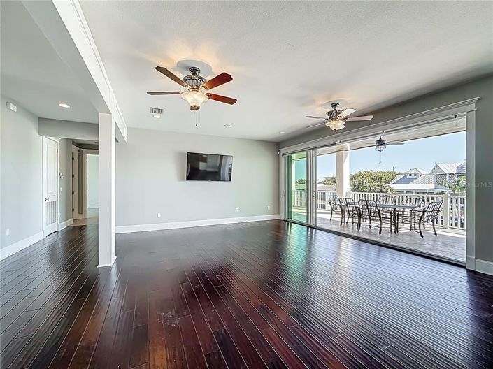 Image No.9-5 Bed Property for sale