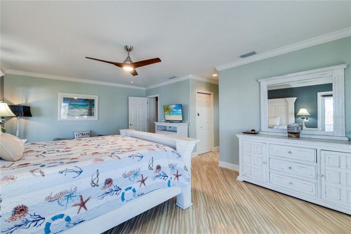 Image No.15-5 Bed Property for sale