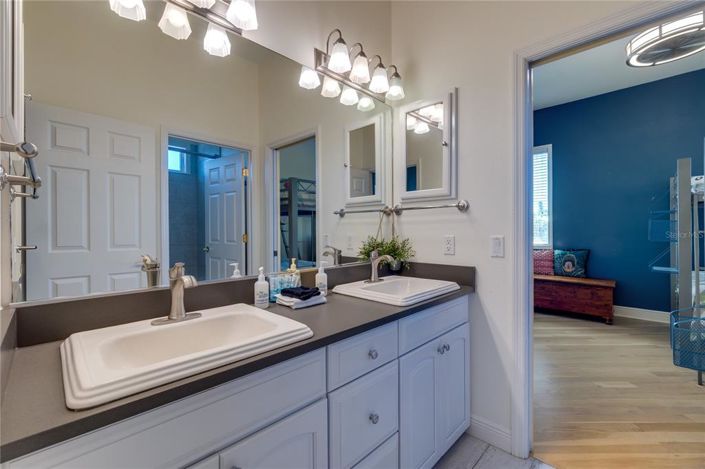 Image No.24-5 Bed Property for sale