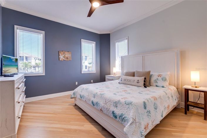 Image No.28-5 Bed Property for sale