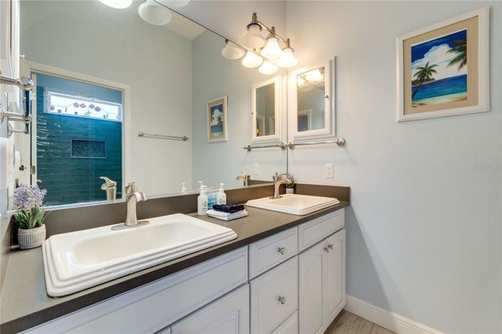 Image No.30-5 Bed Property for sale