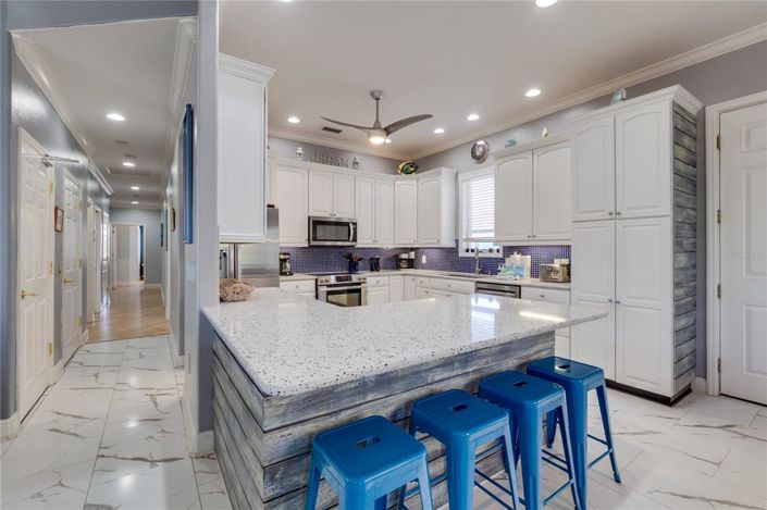 Image No.4-5 Bed Property for sale