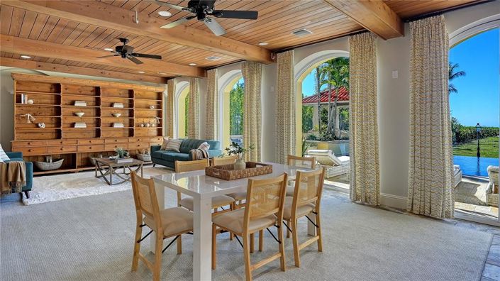 Image No.10-6 Bed Property for sale