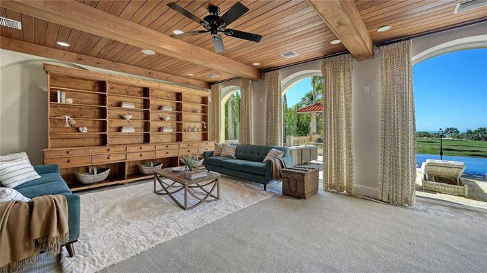 Image No.11-6 Bed Property for sale