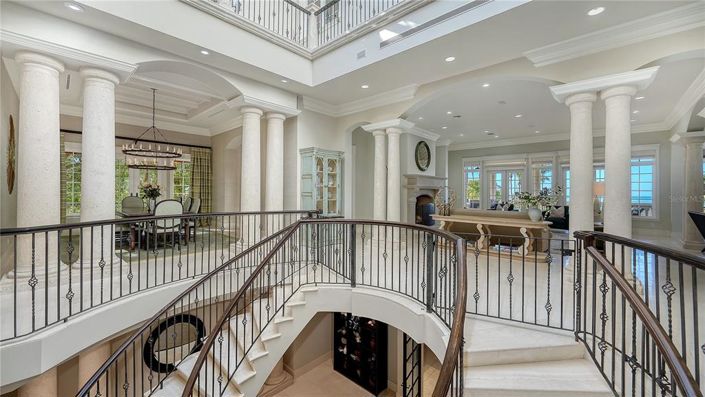 Image No.15-6 Bed Property for sale