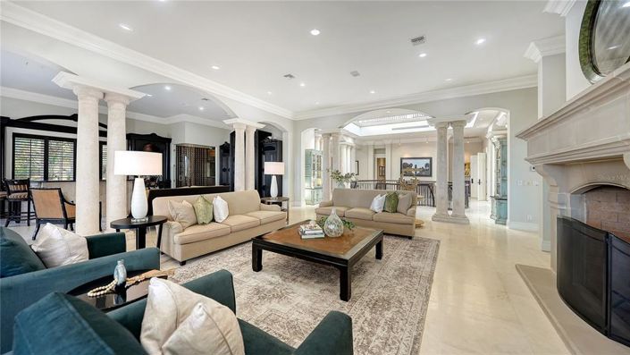 Image No.18-6 Bed Property for sale