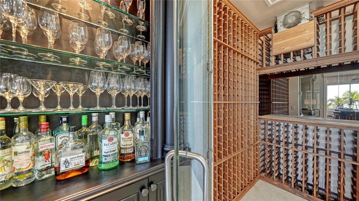 Image No.21-6 Bed Property for sale