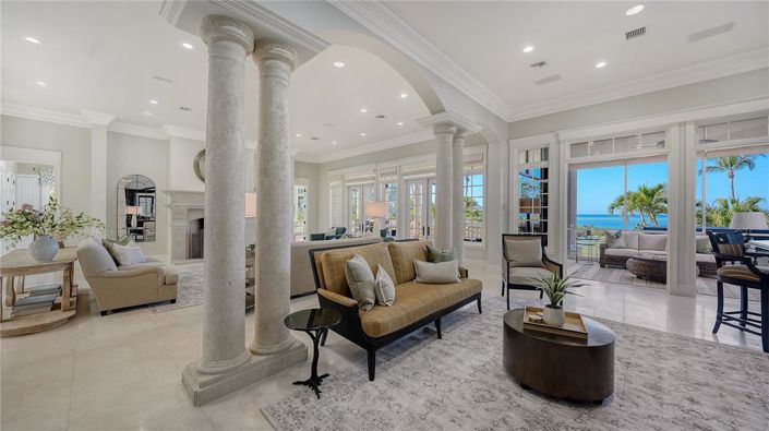 Image No.22-6 Bed Property for sale