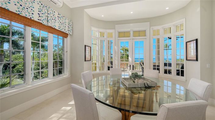 Image No.30-6 Bed Property for sale