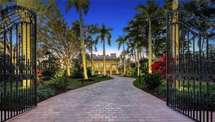 Image No.4-6 Bed Property for sale