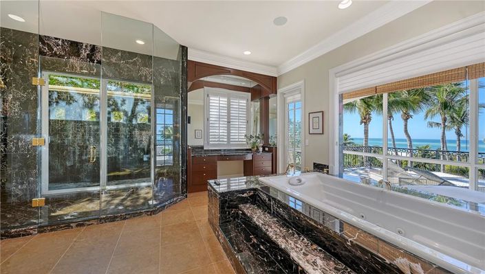 Image No.40-6 Bed Property for sale