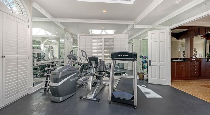 Image No.42-6 Bed Property for sale