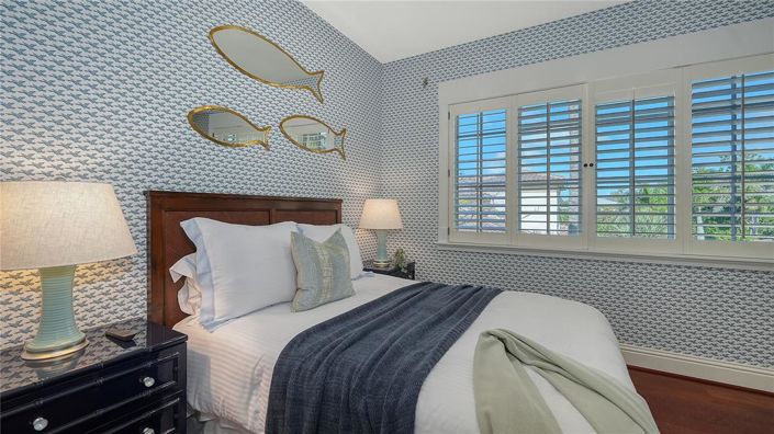 Image No.46-6 Bed Property for sale