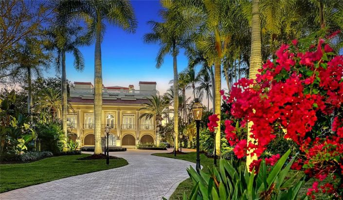 Image No.5-6 Bed Property for sale