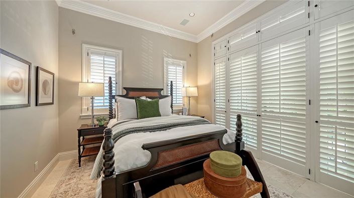 Image No.51-6 Bed Property for sale