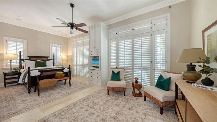 Image No.52-6 Bed Property for sale