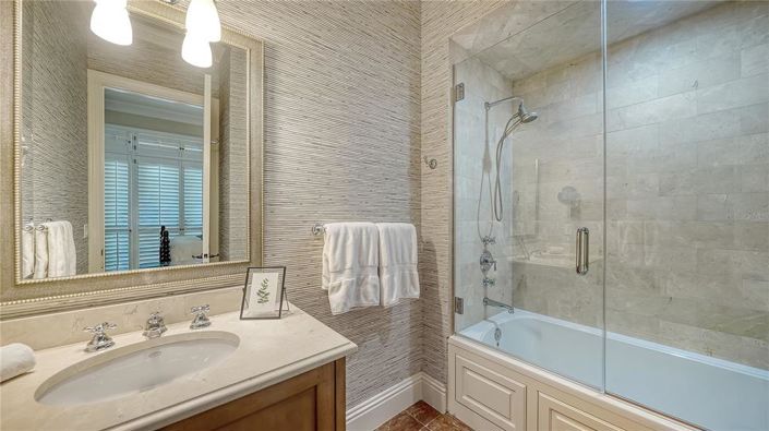 Image No.53-6 Bed Property for sale