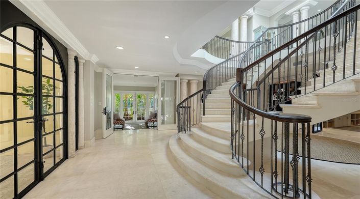 Image No.56-6 Bed Property for sale