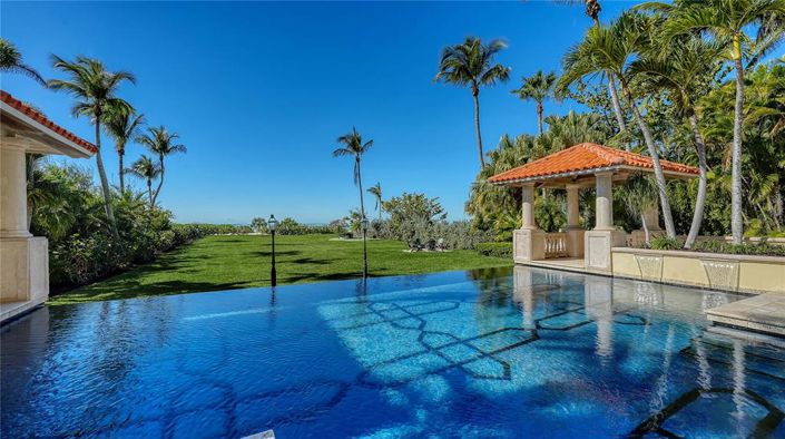 Image No.60-6 Bed Property for sale