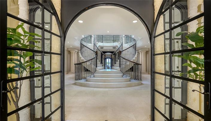 Image No.8-6 Bed Property for sale