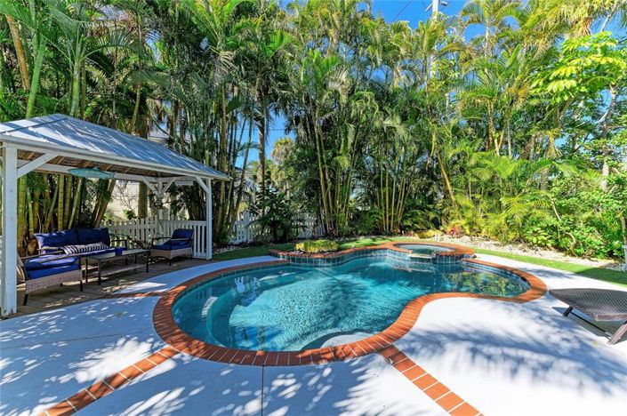 Image No.56-4 Bed Property for sale