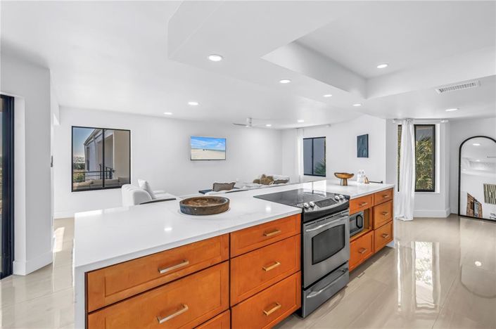 Image No.12-3 Bed Property for sale