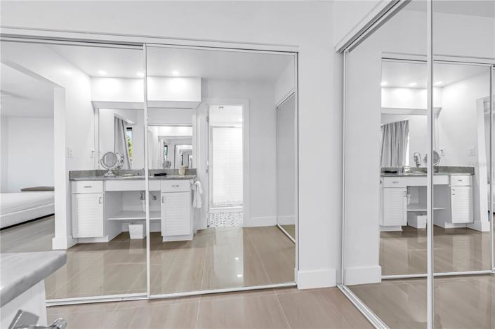 Image No.26-3 Bed Property for sale