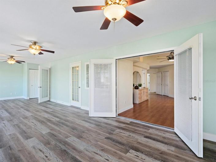 Image No.12-5 Bed Property for sale