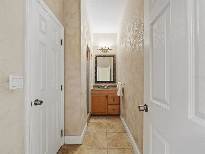 Image No.18-5 Bed Property for sale