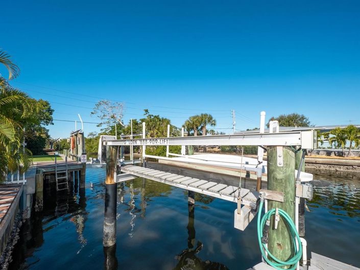 Image No.27-5 Bed Property for sale