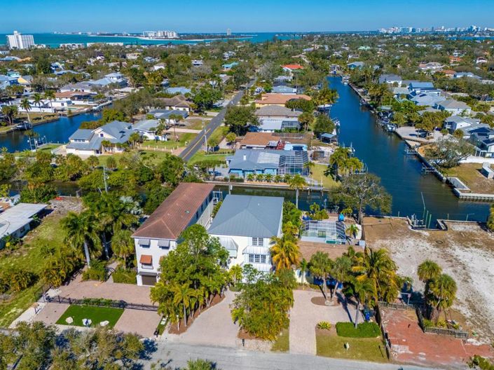 Image No.30-5 Bed Property for sale