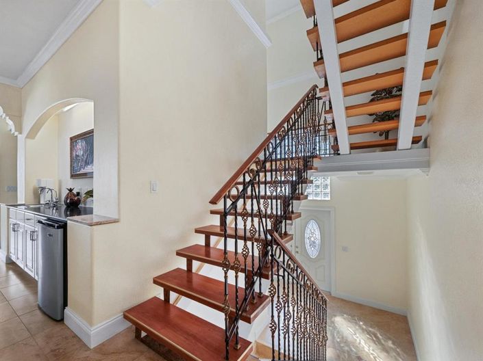 Image No.5-5 Bed Property for sale