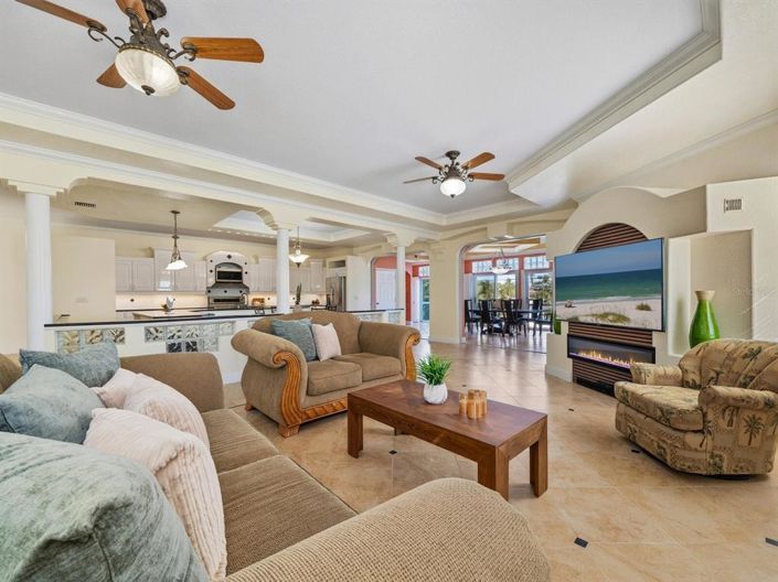 Image No.6-5 Bed Property for sale