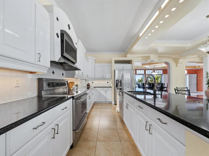 Image No.8-5 Bed Property for sale