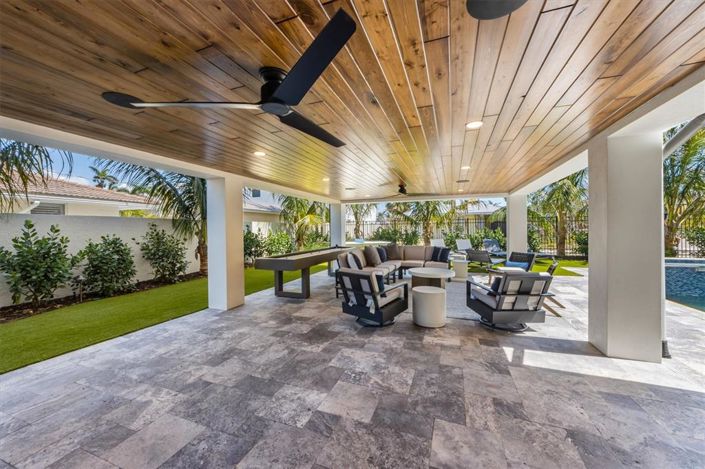 Image No.11-6 Bed Property for sale