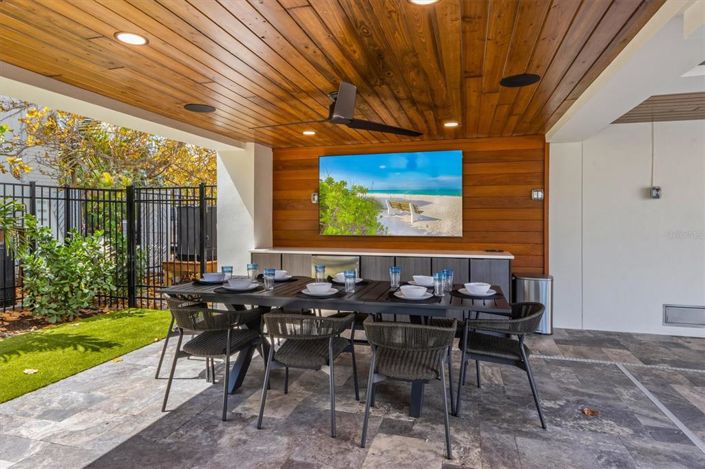 Image No.14-6 Bed Property for sale