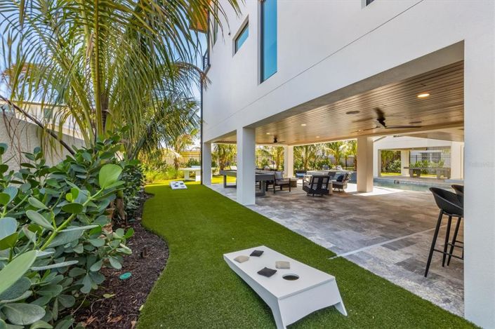 Image No.16-6 Bed Property for sale