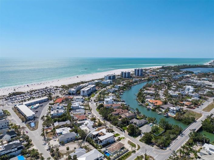 Image No.2-6 Bed Property for sale