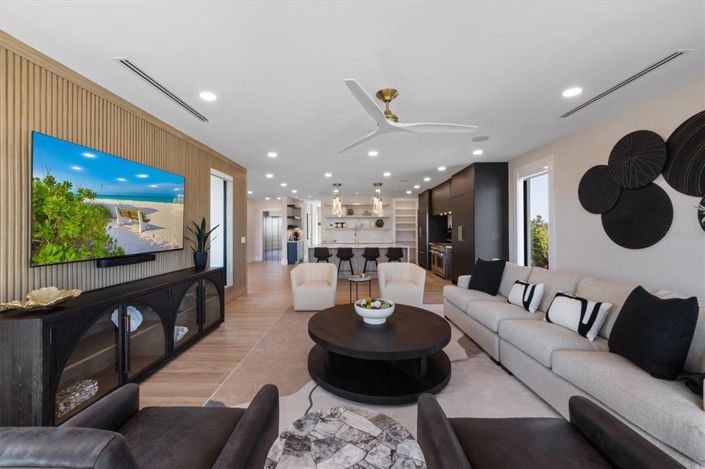 Image No.27-6 Bed Property for sale