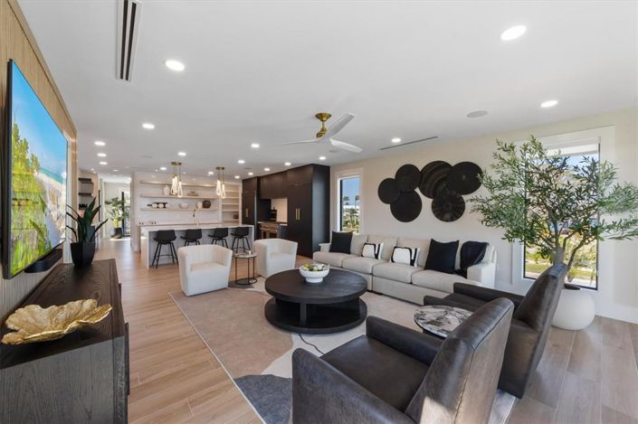 Image No.28-6 Bed Property for sale