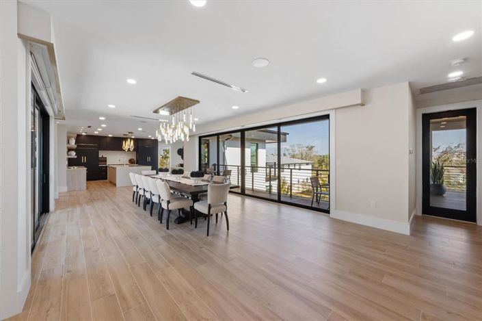 Image No.29-6 Bed Property for sale