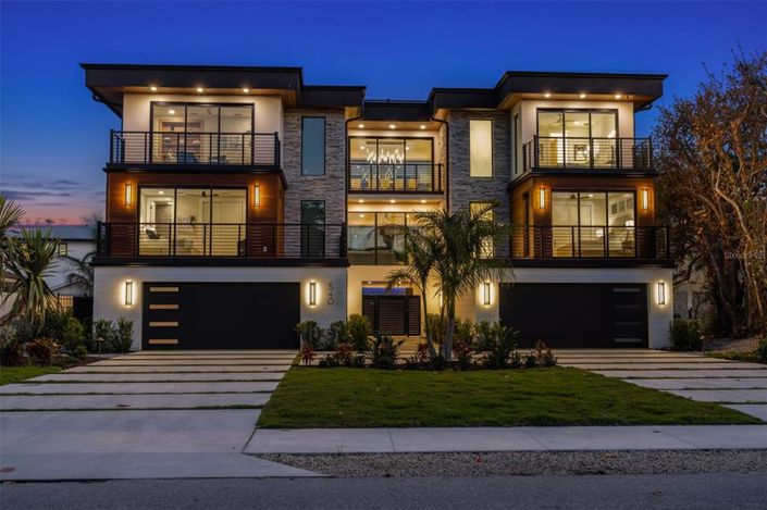 Image No.3-6 Bed Property for sale