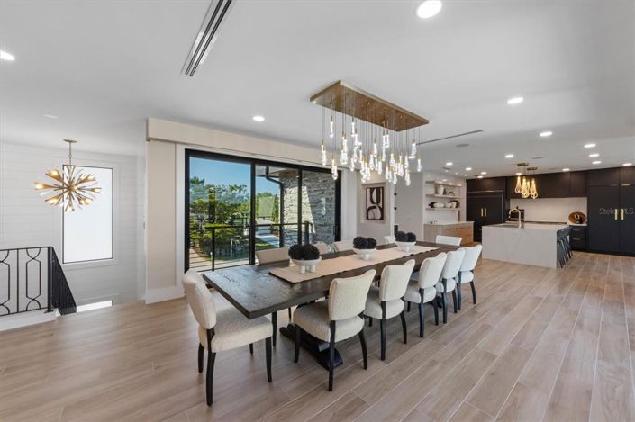 Image No.30-6 Bed Property for sale