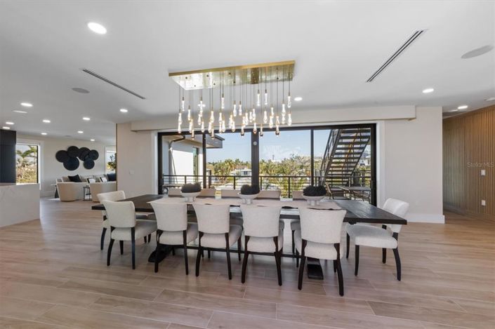 Image No.31-6 Bed Property for sale