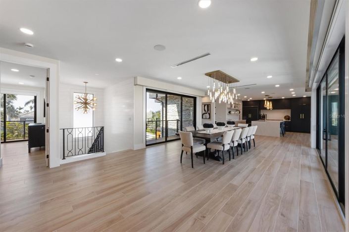 Image No.34-6 Bed Property for sale