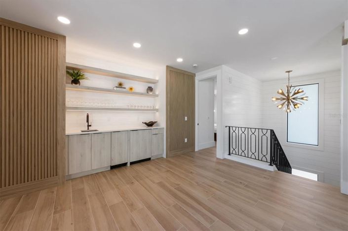 Image No.35-6 Bed Property for sale