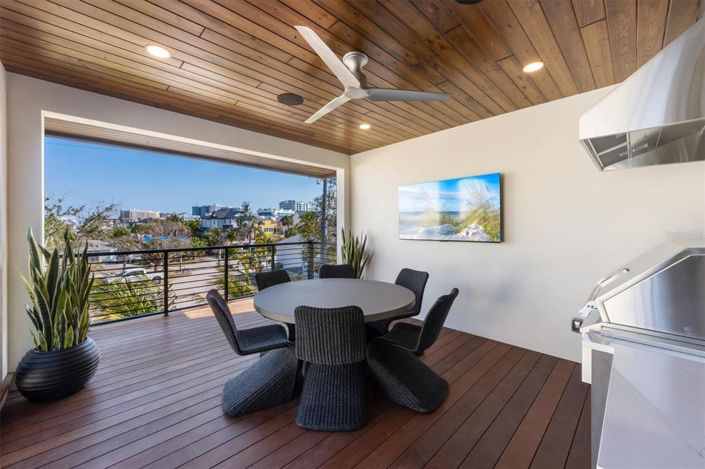 Image No.40-6 Bed Property for sale